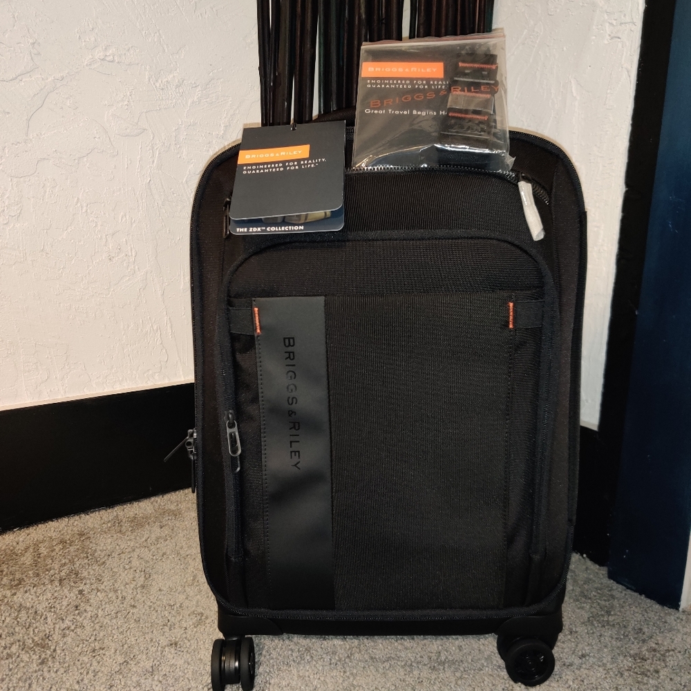 Briggs & Riley ZDX 22" Expandable Carry-On (ZXU122SPX-4 Black)